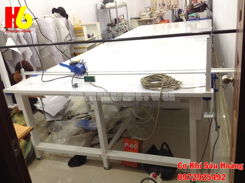 bàn cắt vải 1 tầng kèm máy cắt vải đầu bàn MTD